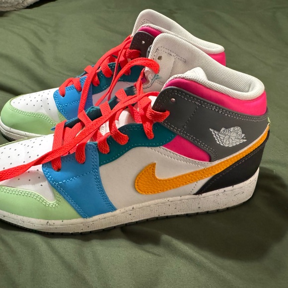 Nike Air Jordan Mid Shoes 7Y/8.5W - Picture 3 of 6